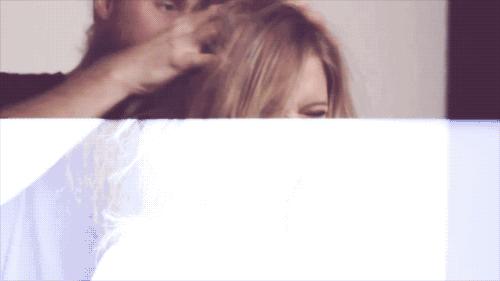 鼓起勇气踏入“武汉天地”剪头发,没想到却被“搞”大了肚子……