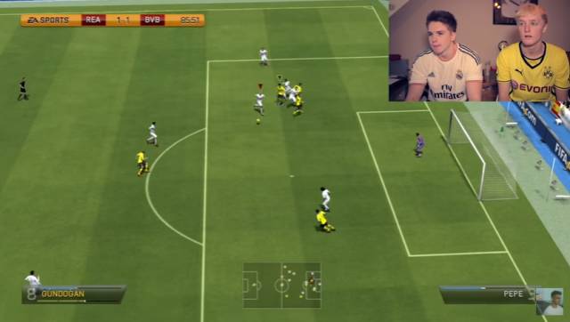 这个男孩用摔角暴打女朋友，惹得布洛克狂喷：去你妹的！