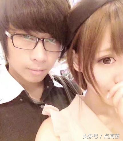 五五开给赵梦玥的老爸买的什么车,五五开给赵梦玥父亲送了什么车