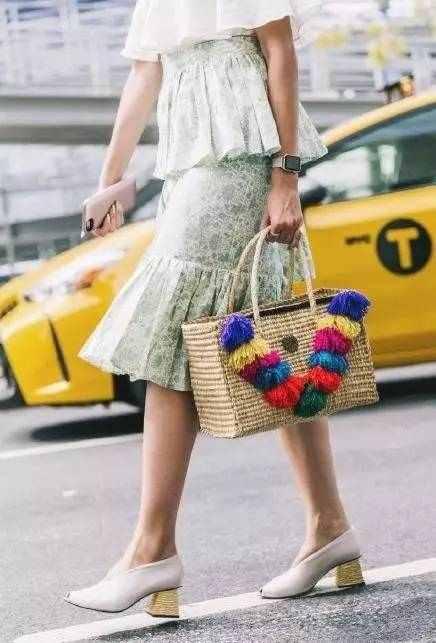 最近整个时尚圈都中了这个包包的毒!