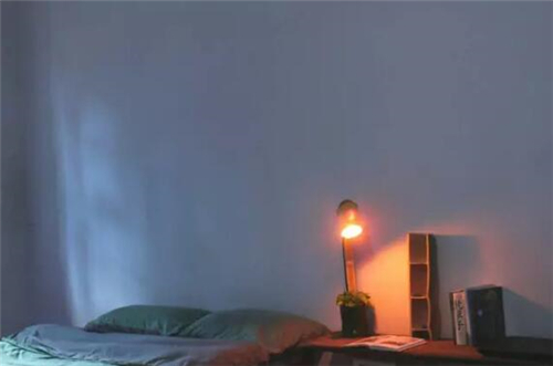 远离市区20公里住在月租600元的房子里，却可以在屋前看麦田，屋后看竹林，自给自足的生活是这样啊~