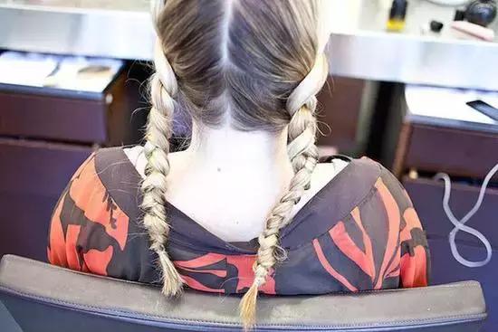 法式修剪发型,法式牧羊卷发型