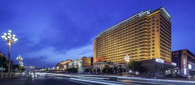 这家钟表俱乐部的地址让我们肃然起敬