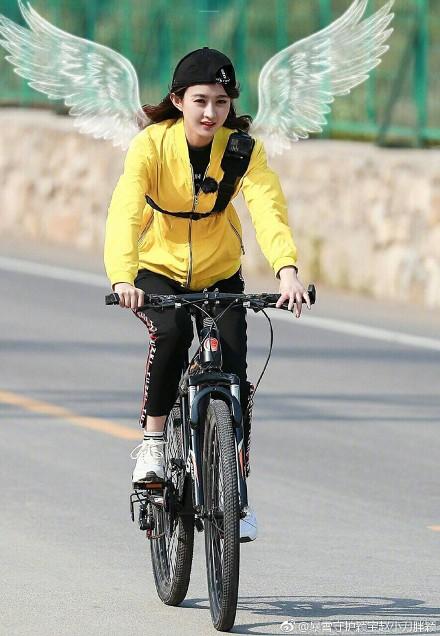 赵丽颖微博晒照片被怼！吴亦凡神回复“请问你有freestyle吗，吃瓜群众一脸懵逼！