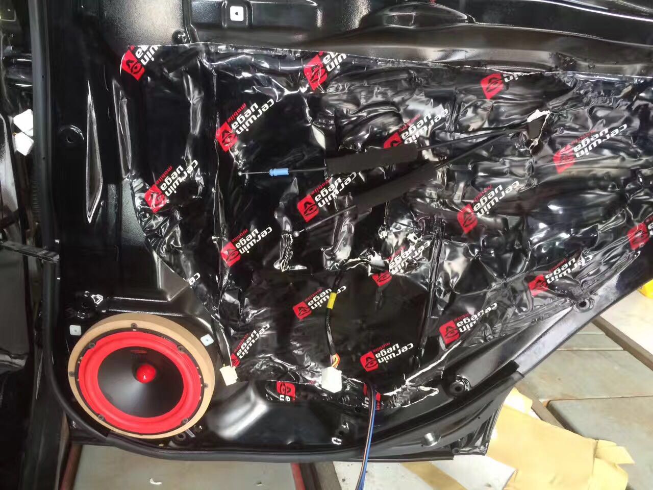 今天终于把这车给整了，换上一抹艳红，喜欢！大爱！