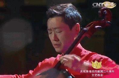 习*平近**走上舞台同全场高唱《歌唱祖国》昨晚的这台晚会刷屏了！