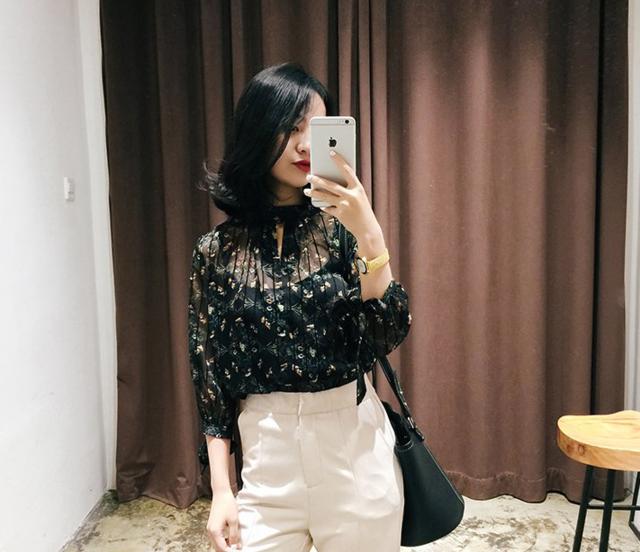 现在女人都怎么穿衣服的,现在女人都是怎么穿衣服的