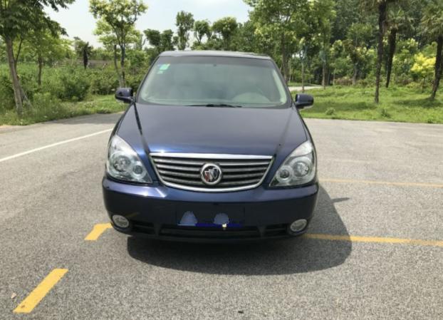 开了十年的别克gl8多少钱,花3-4万买辆五菱宏光mini值得吗