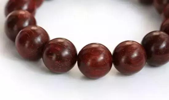 小叶紫檀值不值得购买,小叶紫檀盆景的寓意与象征