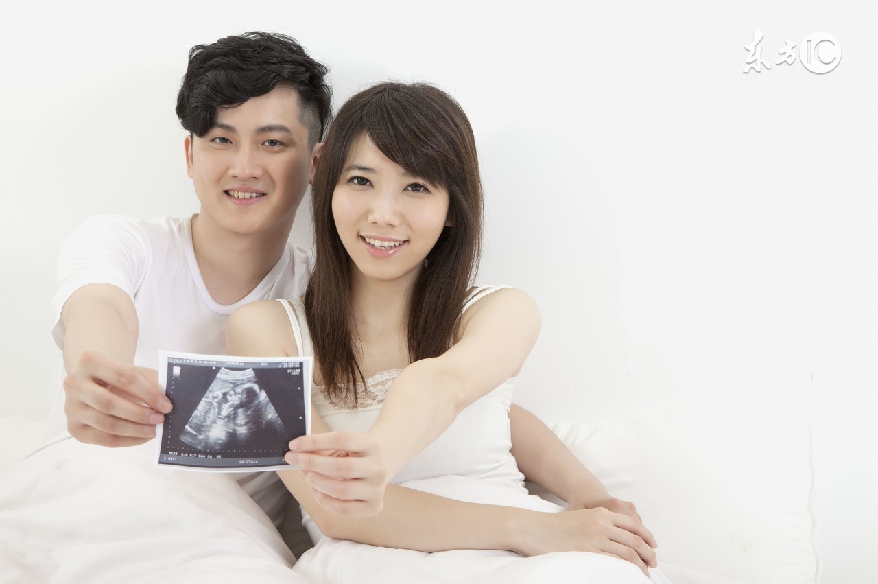 一个假LV包被当场识破，阴差阳错，竟然打败了高富帅情敌