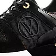 杨幂一口气买了十双的鞋,杨幂穿的薄荷绿运动鞋