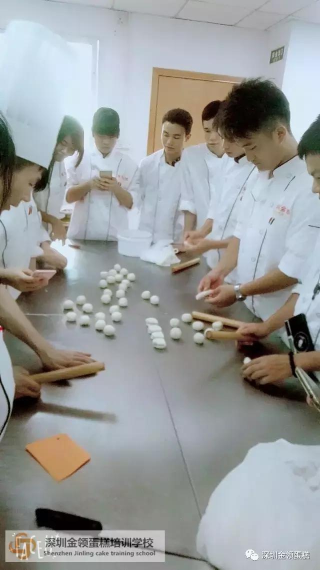 学西点好吗?有前途吗?让我们的伙伴们告诉你答案吧~|深圳学蛋糕|深圳蛋糕培训学校|深圳五大蛋糕学校|