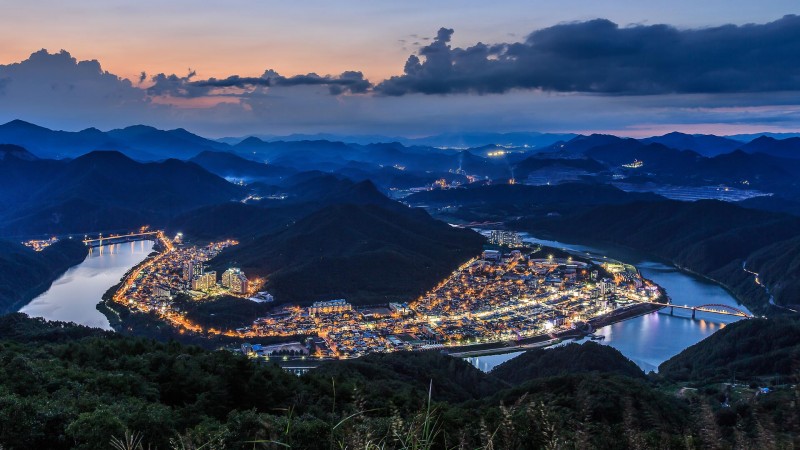 签证过期了还没出去怎么办,签证在有效期护照过期了怎么办