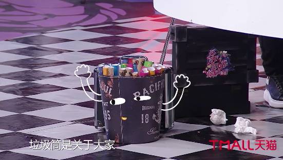 举杯呵呵喝胡海泉,胡海泉尬聊