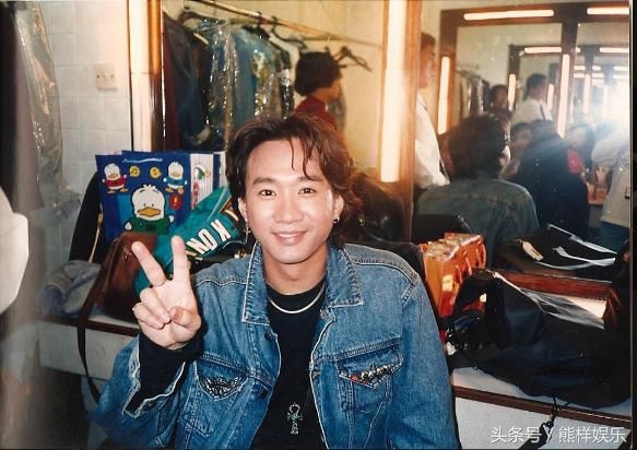 给黄家驹抬棺扶灵的人是谁,黄家驹葬礼现场照片