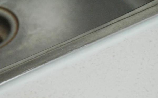 洗碗池胶发黑,洗碗槽玻璃胶发霉了怎么办