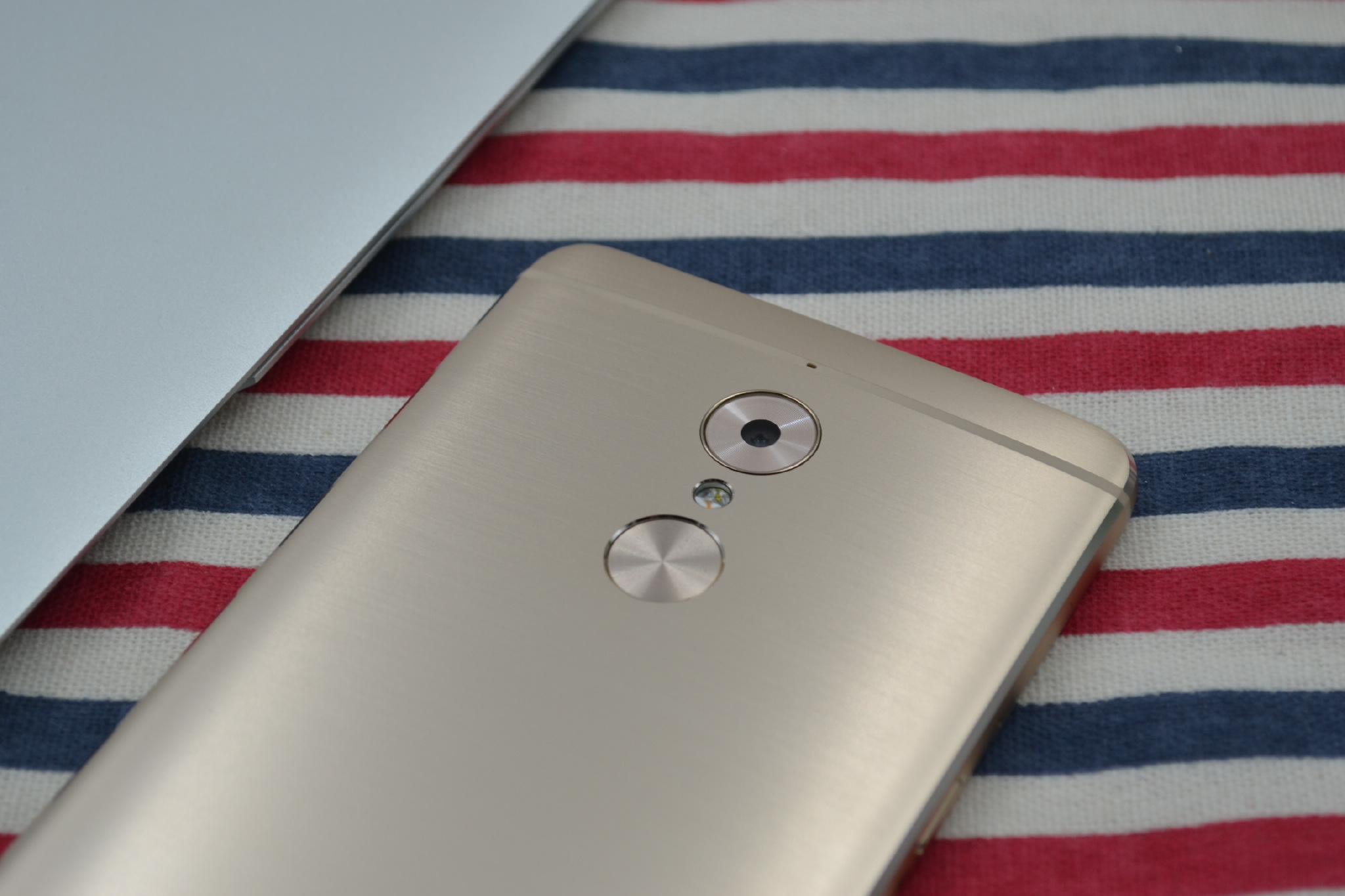 对家人的爱更多一点，九爱亲情手机HaloveH1上手测评