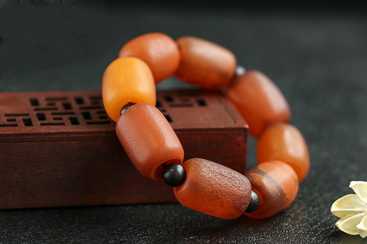 琥珀蜜蜡牌子怎么鉴定,如何鉴别湖畔琥珀蜜蜡的真假