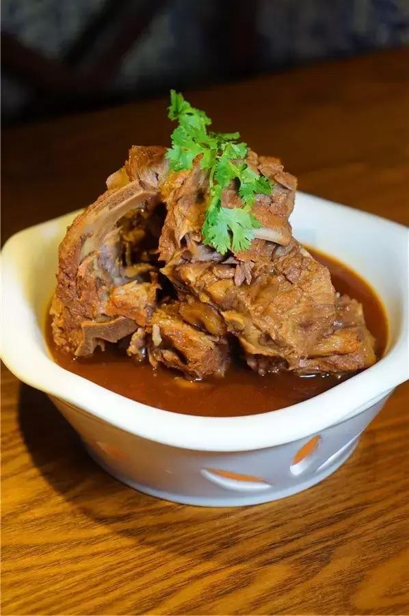 蒙眼用剪刀做面，服了！这么牛X的店居然系佛山的10年老字号！东家好吃才是硬道理！