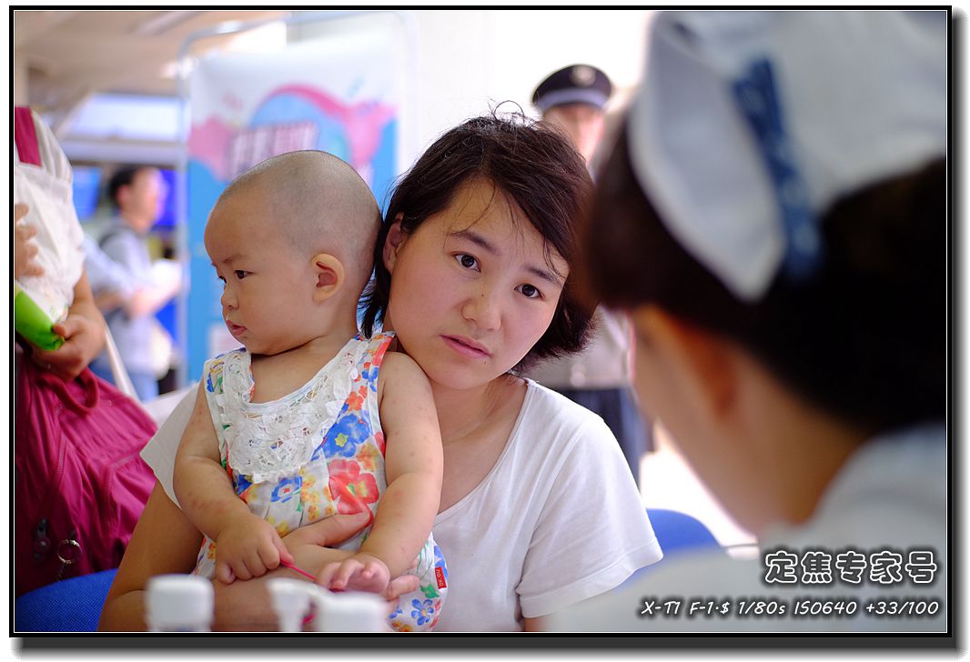 流鼻涕打喷嚏还发烧是什么原因,流鼻涕打喷嚏鼻涕带血丝发烧