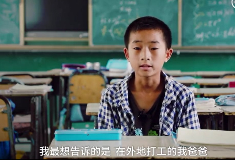 废旧轮胎陪孩子锻炼,废旧轮胎练体能