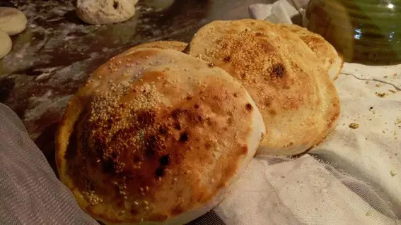 开封鼓楼广场离鼓楼夜市近吗,开封鼓楼夜市营业到几点