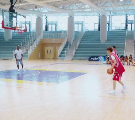 约吧大明星鹿晗高清,鹿晗篮球视频