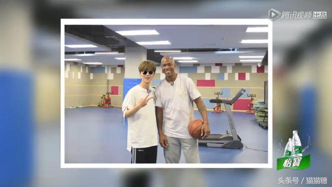 约吧大明星请来马布里，鹿晗秒变粉丝求合影，李晨高呼偶像，乔欣超淡定