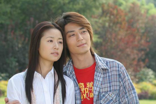 宋慧乔和杨幂谁更漂亮,杨幂和宋仲基一起在日本看秀