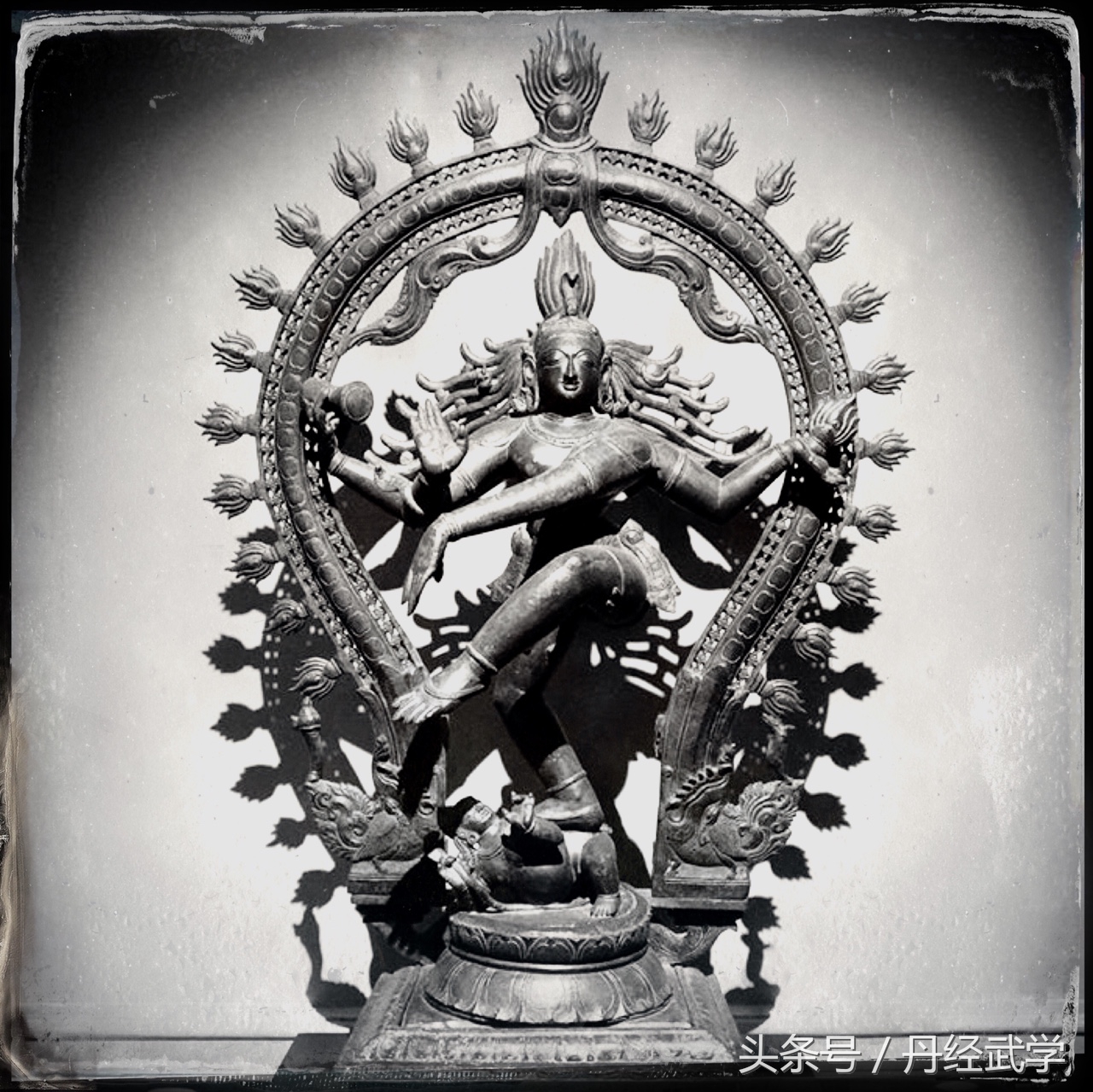 印度主神湿婆创造了瑜伽体式,印度瑜伽之光