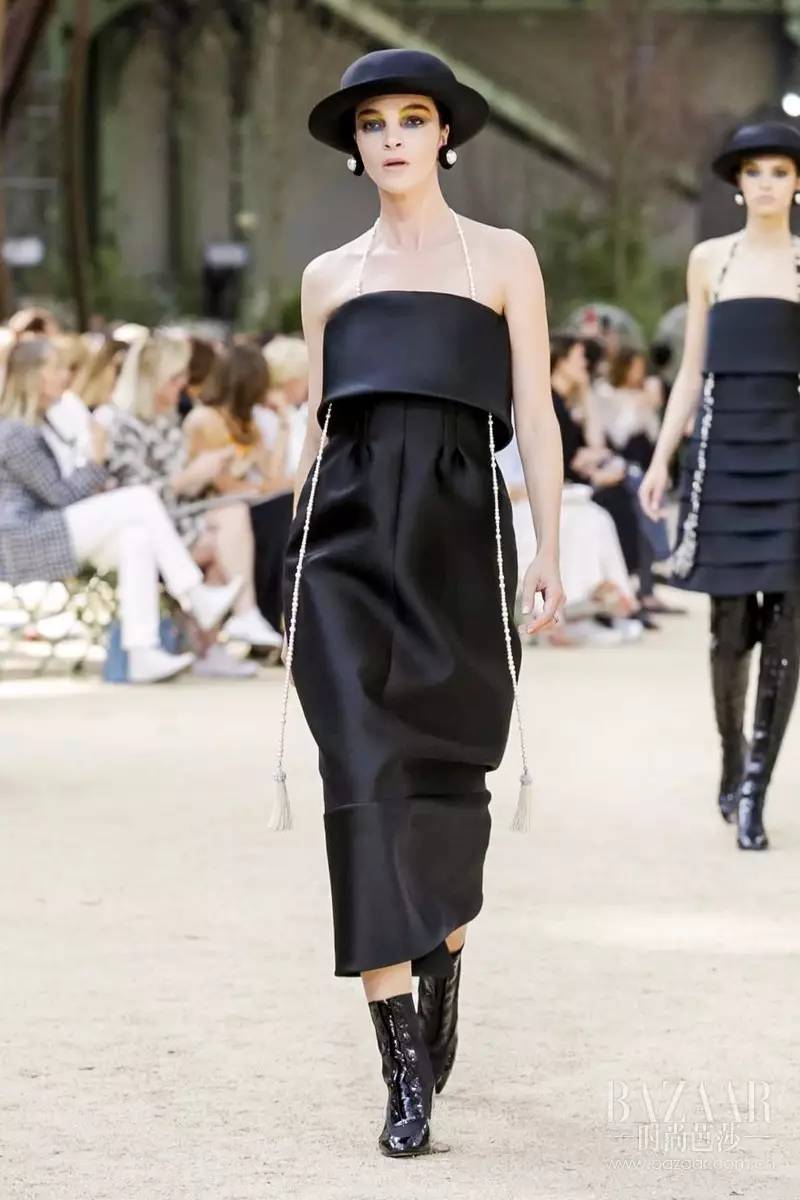 埃菲尔铁塔法国巴黎的浪漫地标,chanel秀场埃菲尔铁塔