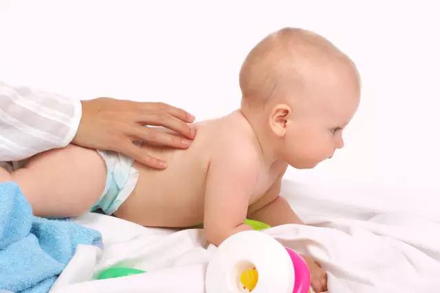 宝宝四天没拉屎正常吗,四天没拉屎的宝宝该怎么办