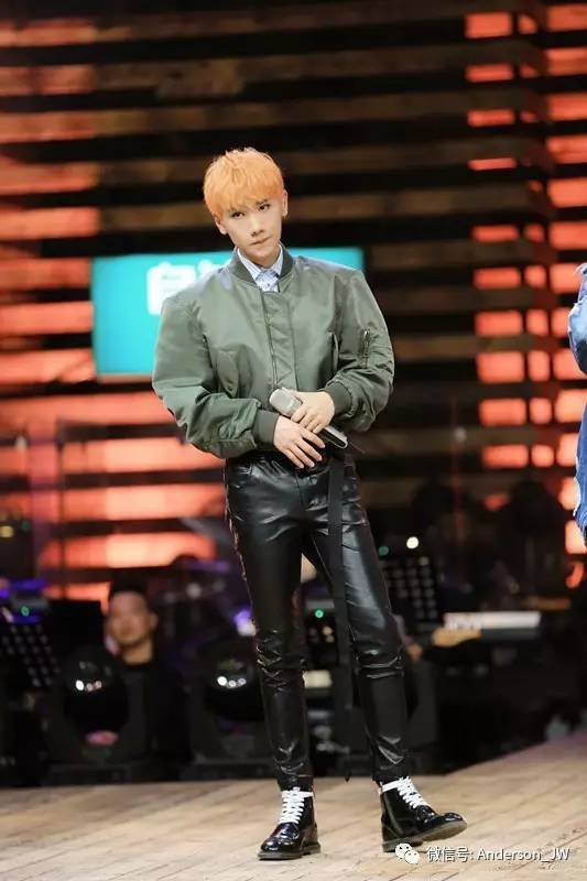 八卦｜他不仅承包了最红的影视剧OST，衣品也能拿高分