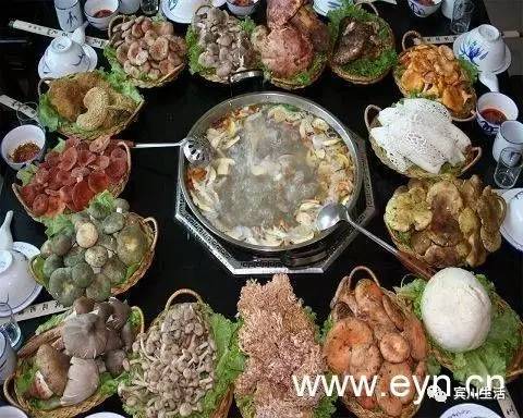 请不要对着手机流口水\^O^/宾川鸡足山正疯长的野生菌