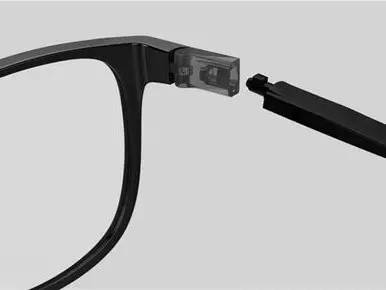 德普戴着黑色小眼镜,德普戴眼镜片段