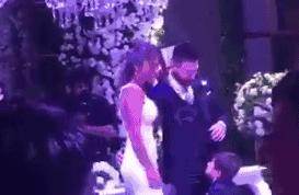 30岁球王娶了9岁一见钟情的女孩，时间易逝，唯爱不变