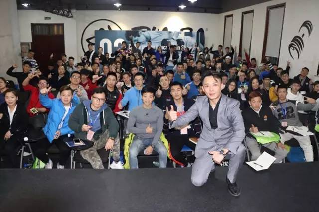 掌握爵士舞6大入门秘笈，零基础一样可以freestyle！