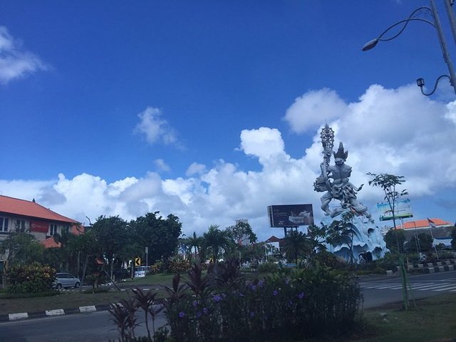 巴厘岛雨季旅游攻略图,巴厘岛的蓝梦岛值得去吗
