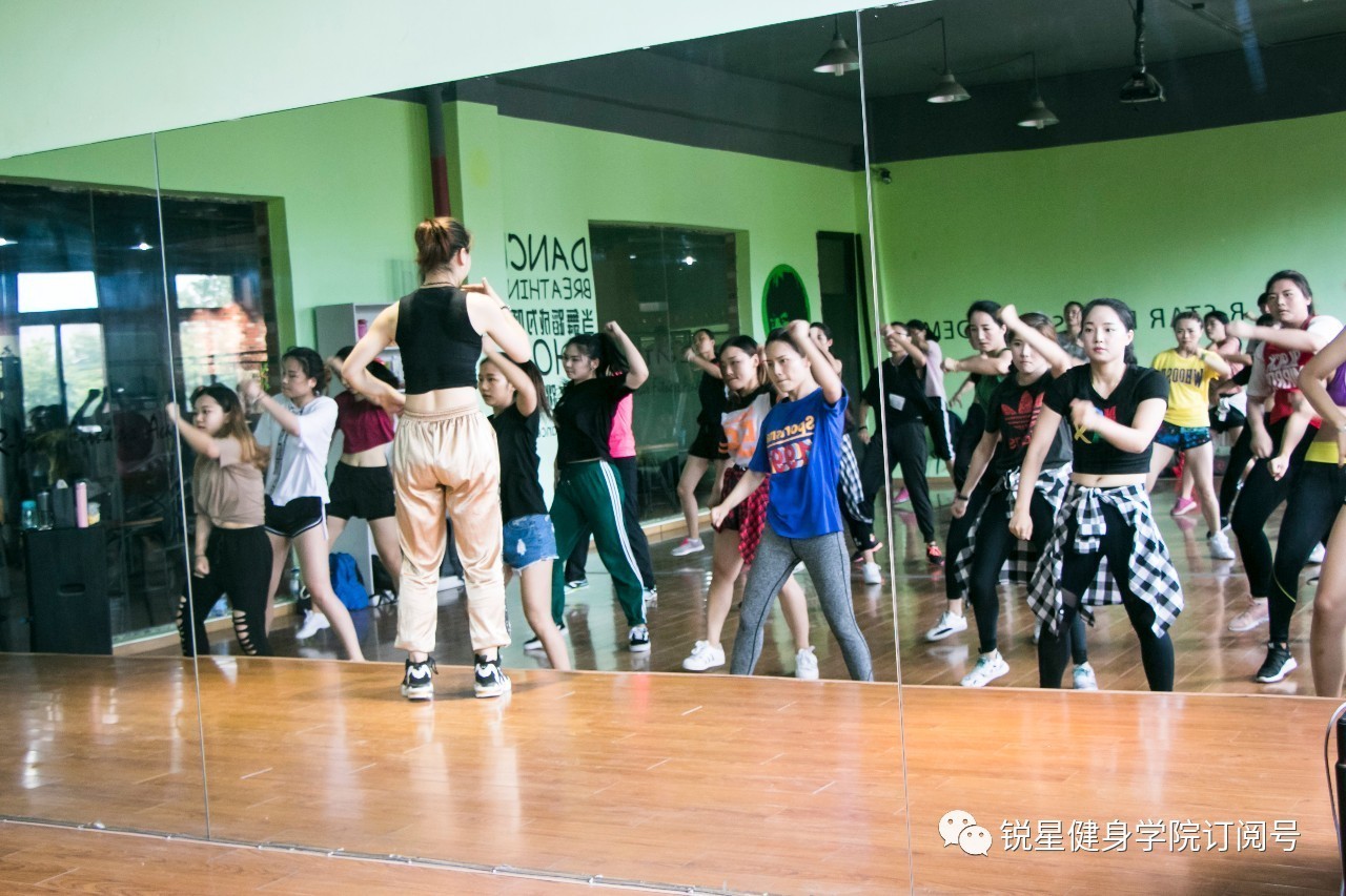 初学者用什么方法学好爵士舞,零基础爵士舞入门必学