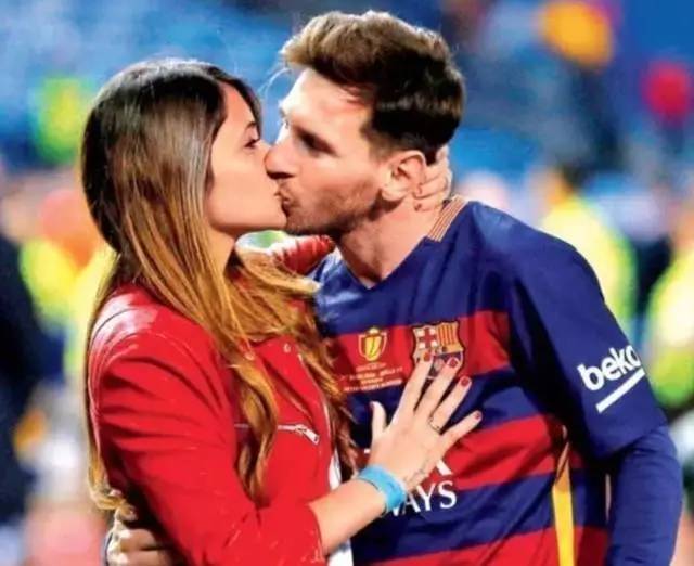 30岁球王娶了9岁一见钟情的女孩，时间易逝，唯爱不变