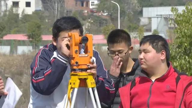 升学与就业并重,升学就业和前途