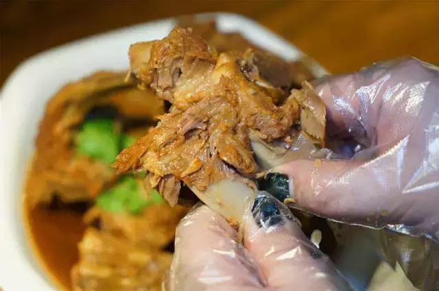 蒙眼用剪刀做面，服了！这么牛X的店居然系佛山的10年老字号！东家好吃才是硬道理！