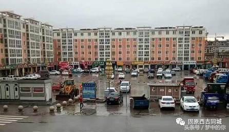 西吉县商业广场,在广场上逛街散步