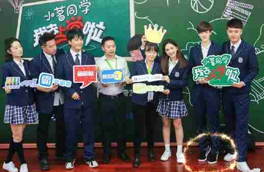 鹿晗踮脚合照,鹿晗踮脚