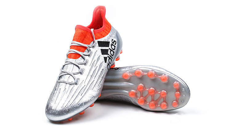 足球鞋材质小科普,最实用脚感最好的足球鞋