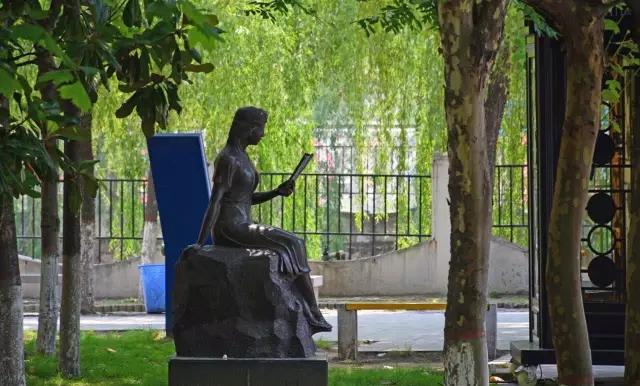 学长带你逛校园西安翻译学院,西安翻译学院学姐带你练口语