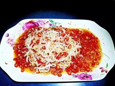 夏天必学的小凉菜凉拌萝卜丝 (凉拌萝卜丝做法香辣脆爽太好吃了)