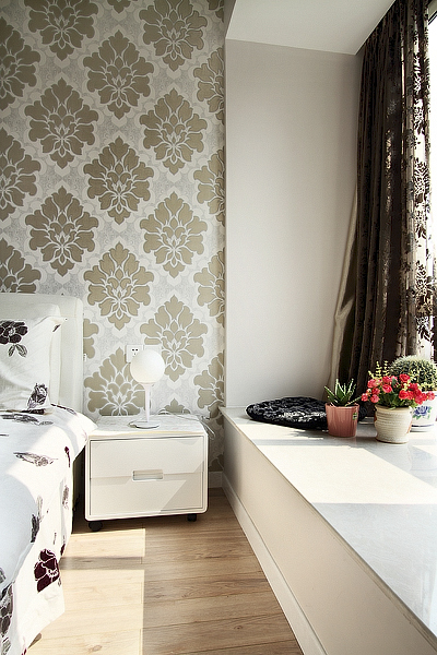 武汉老园艺师只因老伴喜爱花儿,果断把卧室窗台巧变花园式榻榻米!