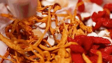 虫草花番茄排骨汤做法,美味营养海参汤