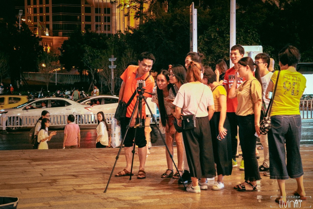 那个在航洋门口吹口琴的小哥：用音乐感谢这座城市